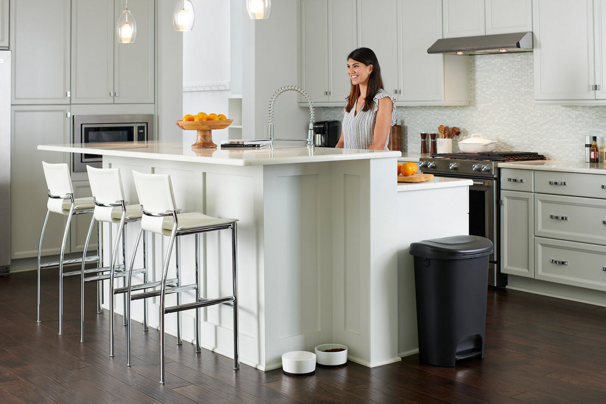 Classic Step-On Trash Can - US 28000