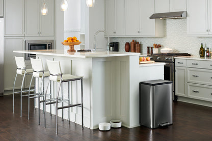 Elite™ Step-On Trash Can - US 44383