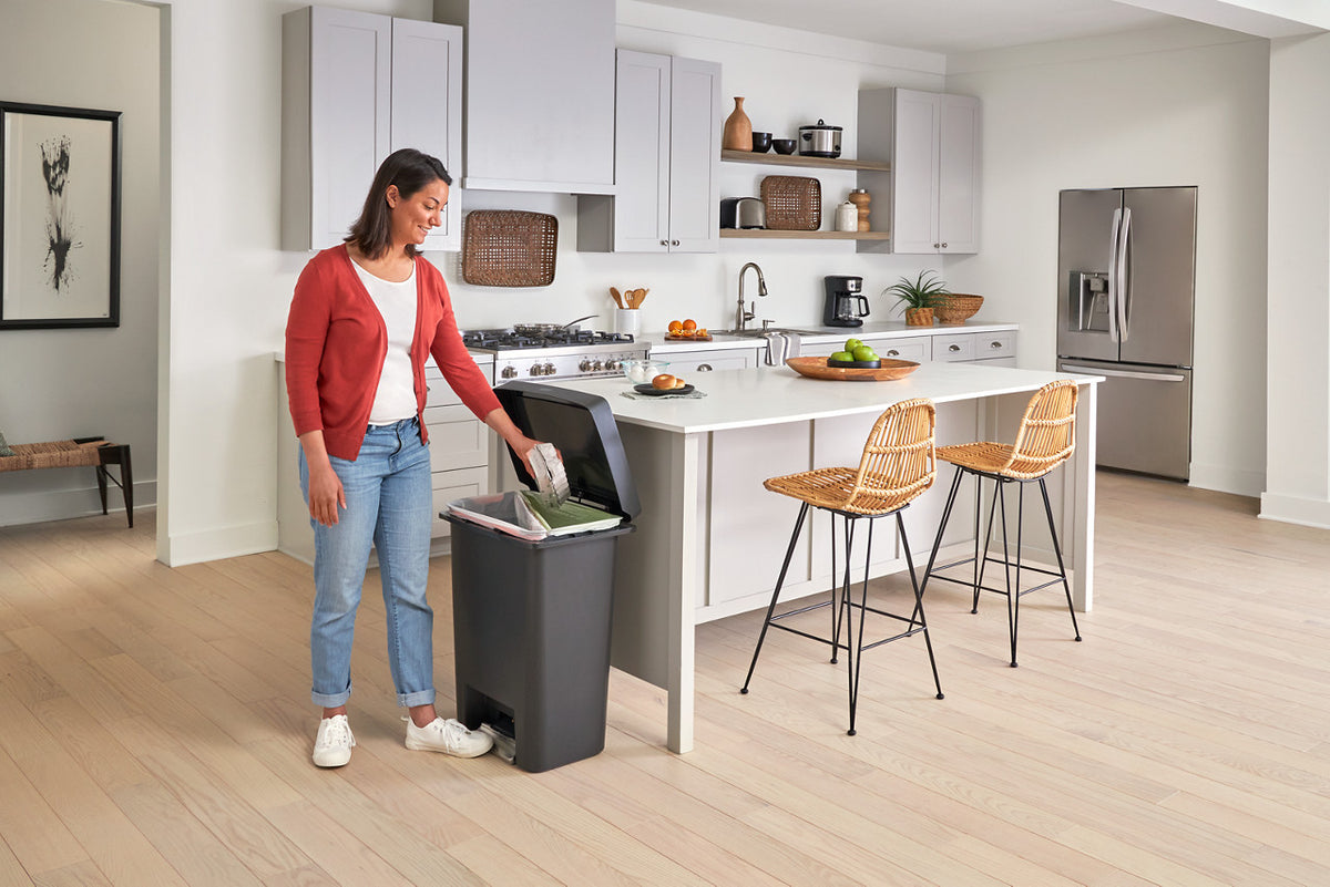 High-Capacity Step-On Trash Can - US 82678